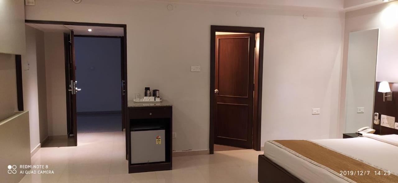 The Curzon Court Bangalore Exterior foto